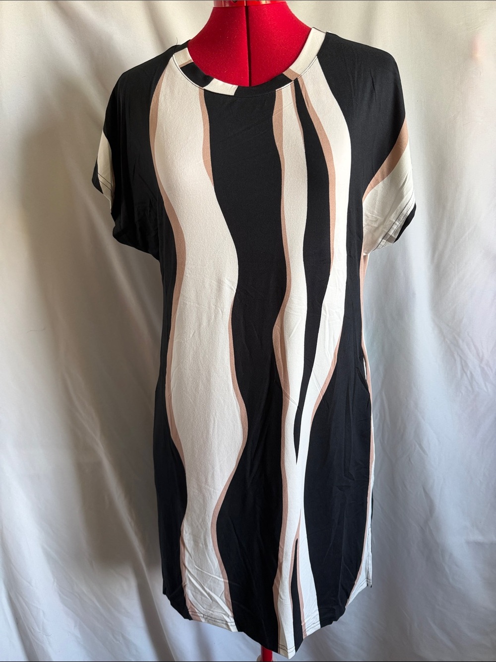 Black & Cream Wave-Print Mini Dress